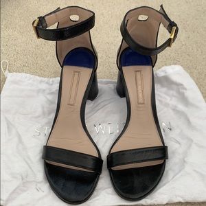 The 75 LESSNUDIST BLACK SANDAL SIZE 6